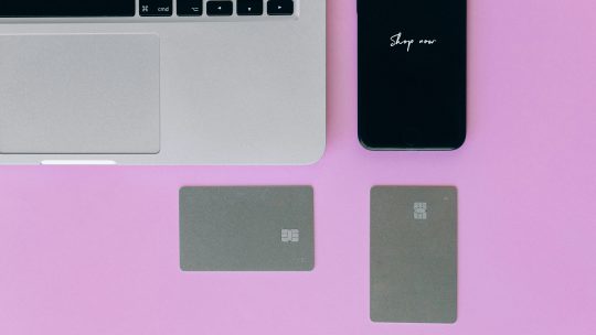 OmniChat amplia atuação no Chat Commerce com integração nativa para Magento e Shopify