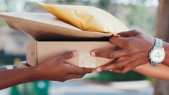 Brasil lidera o e-commerce mundial, mas consumidor ainda não confia nas lojas online