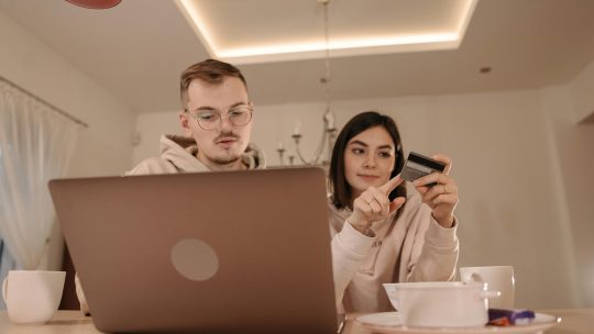 Economia da atenção no e-commerce: como capturar o foco do consumidor em um mar de distrações