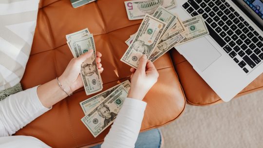 ‘Pagar o salário da minha mãe é gratificante’ – 6 dígitos em faturamento com e-commerce