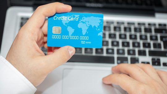 Entenda como funcionava esquema em família para desviar mercadorias de empresa e vender em sites de e-commerce