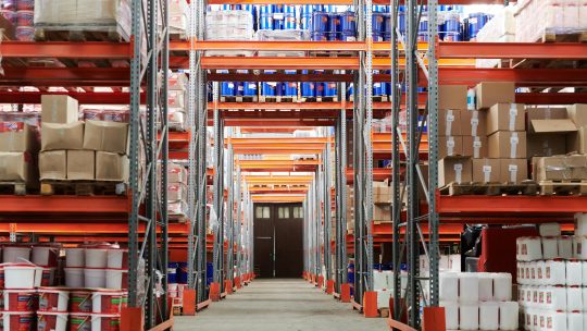 Demanda por auxiliares de logística explode com e-commerce!