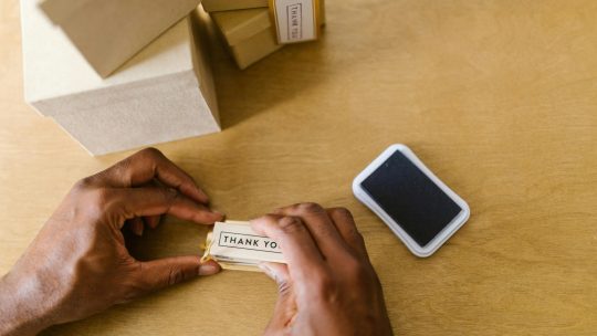 Personalização em escala: como o print on demand muda o jeito de vender online