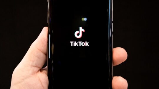 TikTok revoluciona o e-commerce e desafia marketplaces tradicionais