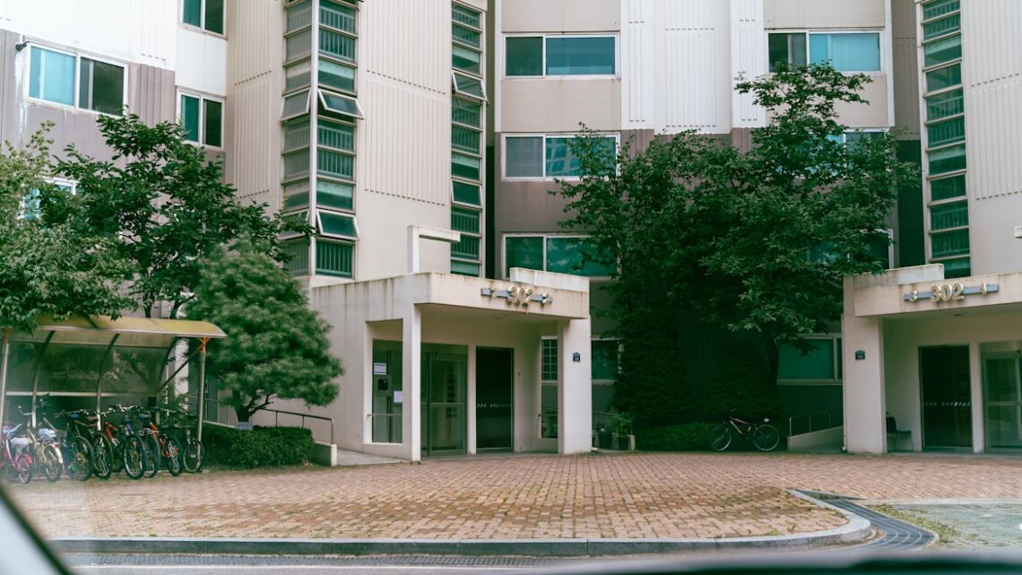 Impacto do Crescimento do E-commerce nos Desafios Logísticos dos Condomínios