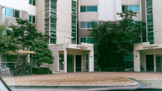 Impacto do Crescimento do E-commerce nos Desafios Logísticos dos Condomínios