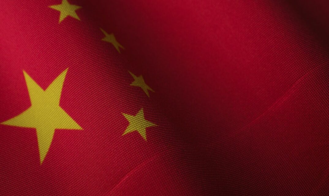 China reforça fiscalização digital e eleva tributos do e-commerce: impactos para o mercado global