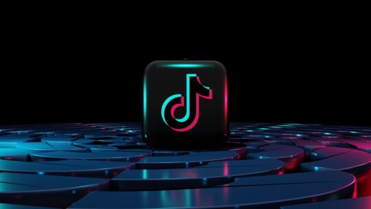 TikTok Live Shopping Revoluciona o Mercado nos EUA Transformando Entretenimento em Vendas