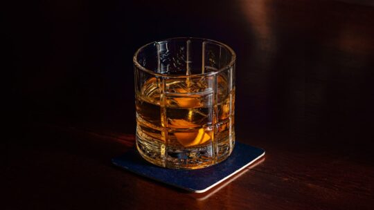 Metanol: Anúncios de Bebidas Destiladas Podem Ser Suspensos em Plataformas de E-commerce no Brasil