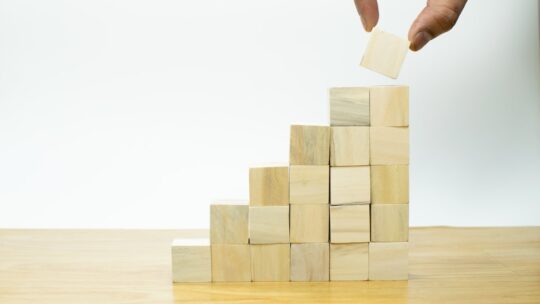 E-commerce em Minas Gerais cresce no fim de 2025 com aumento de pedidos e queda no tíquete médio