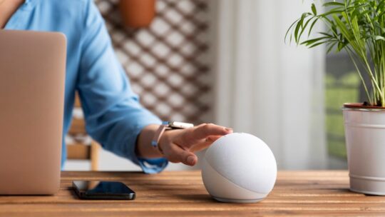 Alexa digitaliza skincare em ação inédita da Amazon Ads