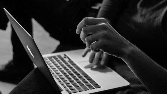 A pergunta certa no e-commerce não é como evitar a fraude, mas como gerenciá-la eficazmente