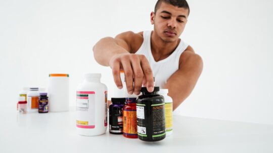 Operação combate venda de suplementos falsificados em e-commerces