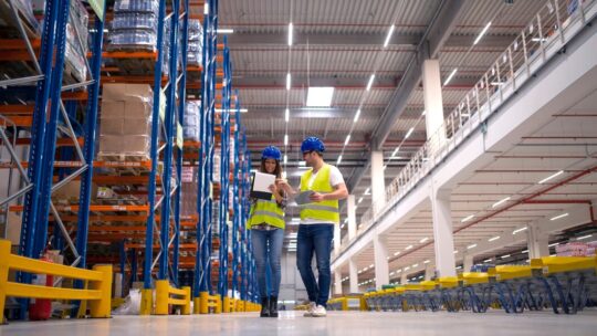 Mercado Livre, Shopee e Amazon Disputam Espaço em Galpões no Brasil