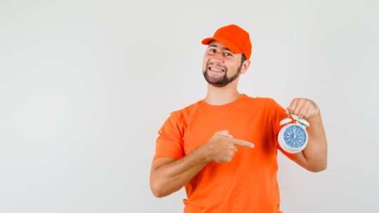 Shopee revoluciona o mercado com entrega em até 4 horas e intensifica competição com Mercado Livre e Amazon