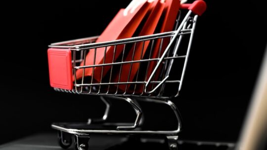 Com 139 milhões de consumidores, e-commerce brasileiro ganha novos canais de compra